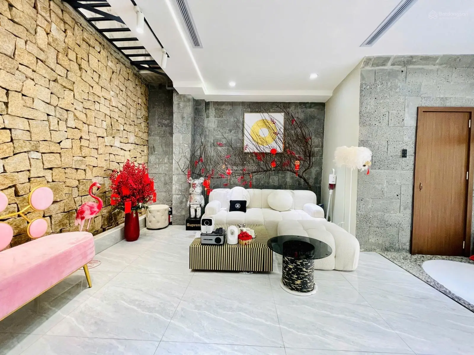 Mặt tiền đường 10x20m nở hậu - trệt lầu - sẵn HĐT 20TR/tháng gần Lũy Bán Bích giá chỉ 15 tỷ TL