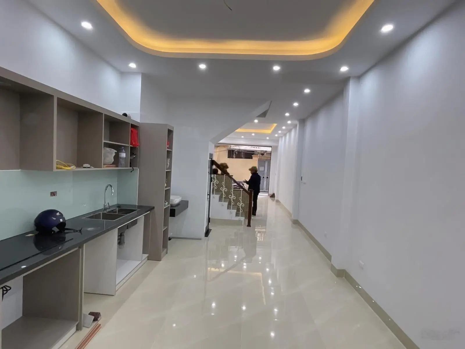 Bán nhà đẹp Trần Duy Hung,Ô tô đỗ cửa,ngõ thông tứ tung,kinh doanh-DT65m 5 tầng-MT:4.1m-15.5 Tỷ