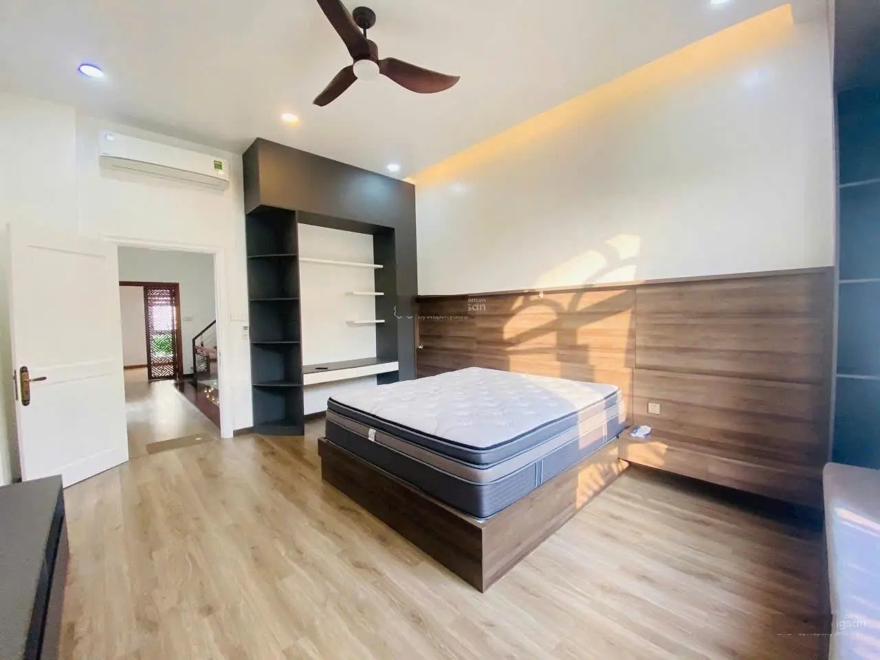 Biệt thự khu compound Venica Khang Điền, 286m2, 11x26m, 3PN, 4WC, full nội thất, Đ. Đỗ Xuân Hợp, Q9