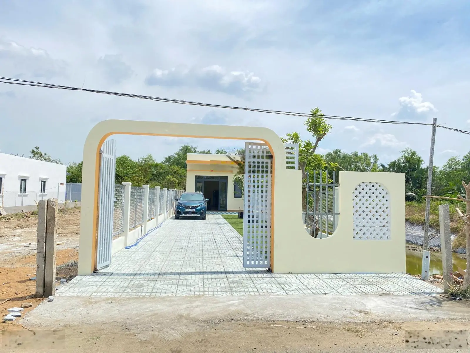Chính chủ cần bán nhà vườn 264m2 thổ cư kế bên chợ Cần Đước