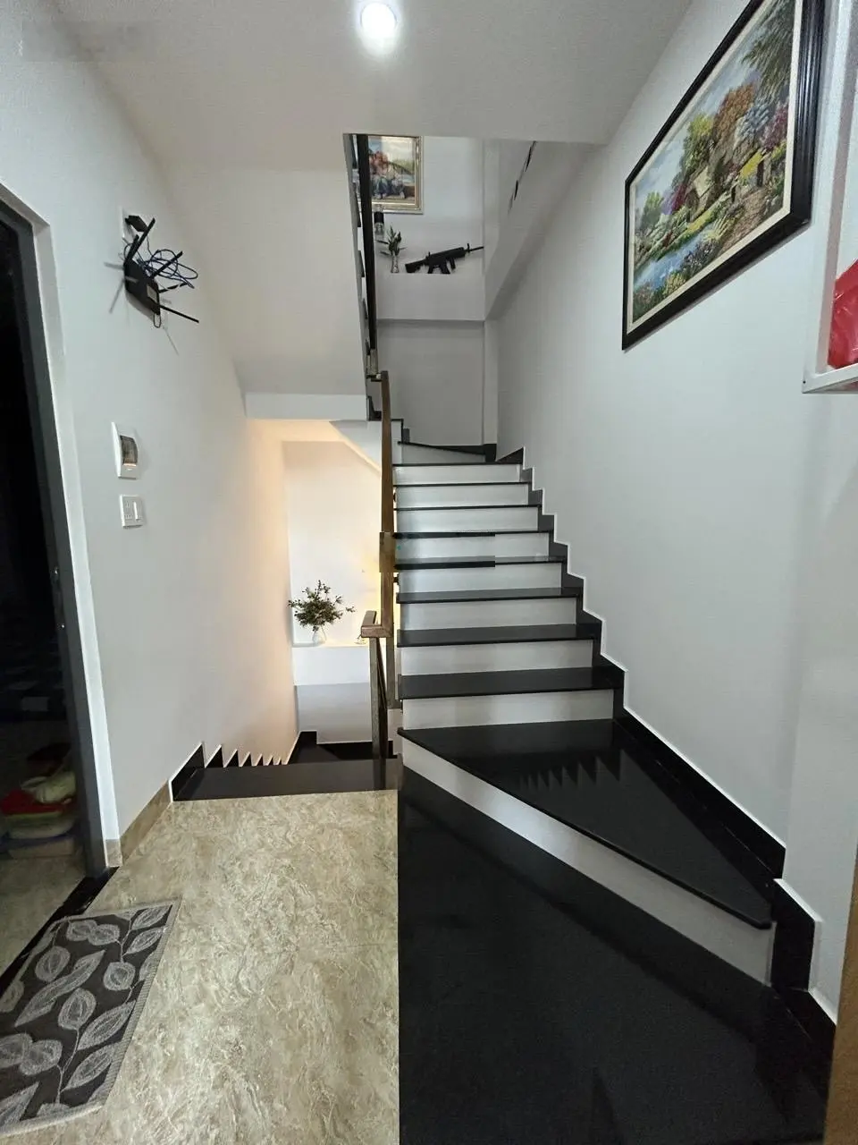 Bán nhà đẹp 3 tầng khu Vĩnh Điềm Trung, hẻm rộng ô tô rất gần đường 23/10 xã Vĩnh Hiệp, Nha Trang