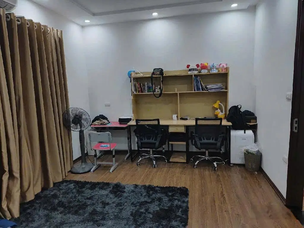 Bán nhà phố trạm long biên thông ô tô đỗ cửa dt 32m 5t giá 5.68 tỷ lh 0988009316 xem nhà ngay