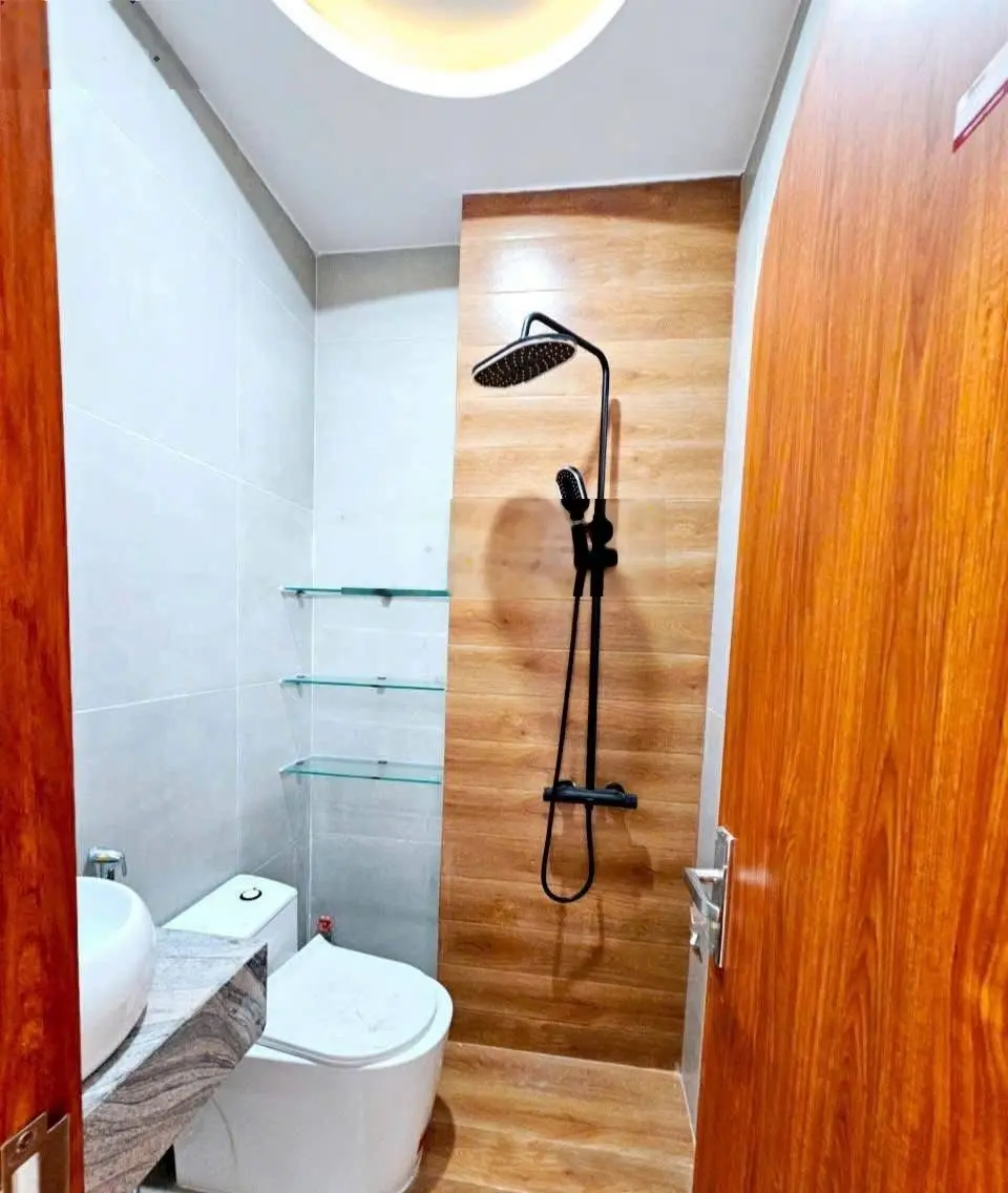 Nhà mới, 3 tầng, 3PN - 3WC, lộ giới 10m, cách biển Quy Nhơn 800m. Giá bán 3 tỷ