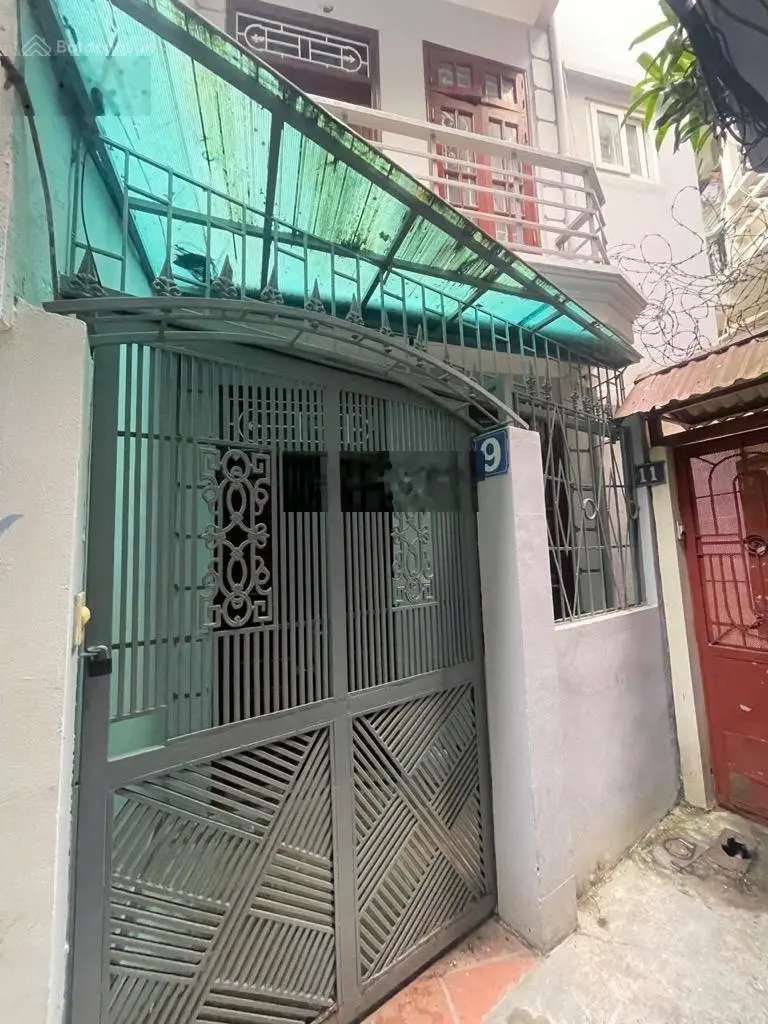 Bán nhà ở đường La Thành 27m2, 4 tầng, ngõ nông rộng, về ở luôn, 6 tỷ sáu.