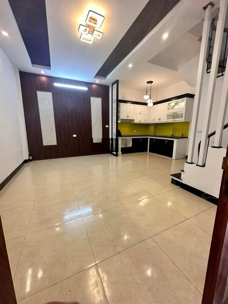 Nhà Q Hai Bà Trưng - sát Hoàn Kiếm - cách phố 50m - nhà lô góc thoáng mát - ngách thông