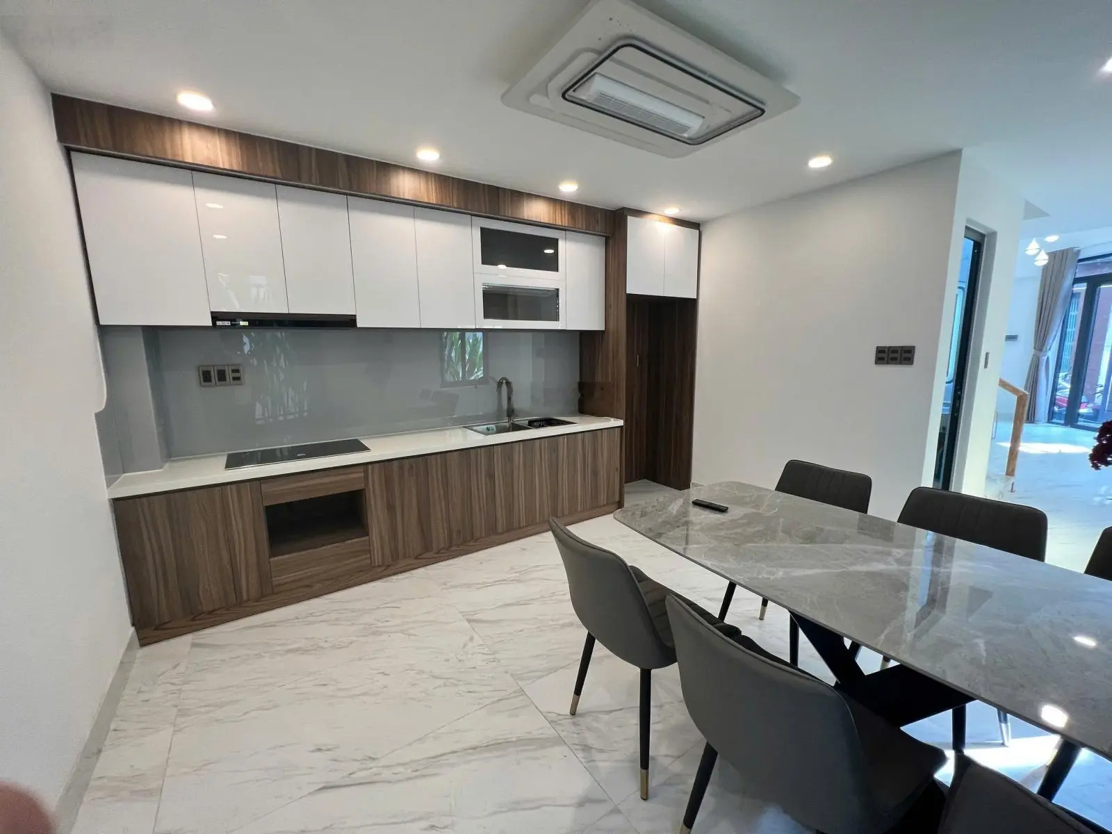 Cực phẩm nhà 6 tầng HXH (căn góc) Hồng Lạc, P10, TB, HCM, 4.3 x 13.6m - CN 47.8m2, giá 9.6 tỷ TL