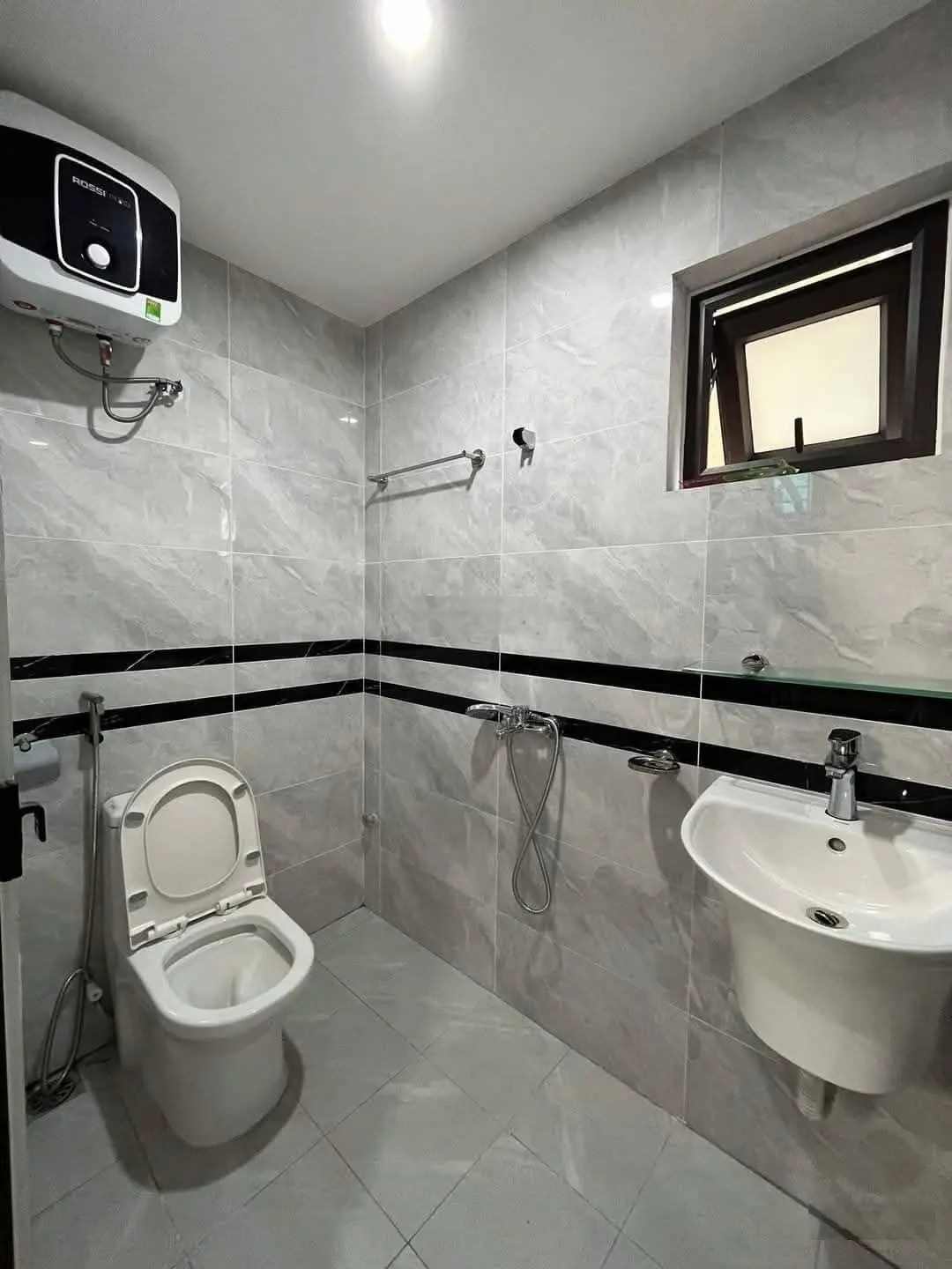 Bán nhà DT 55m2x5T 6PN có ô chờ thang máy, ngõ to gần ô tô