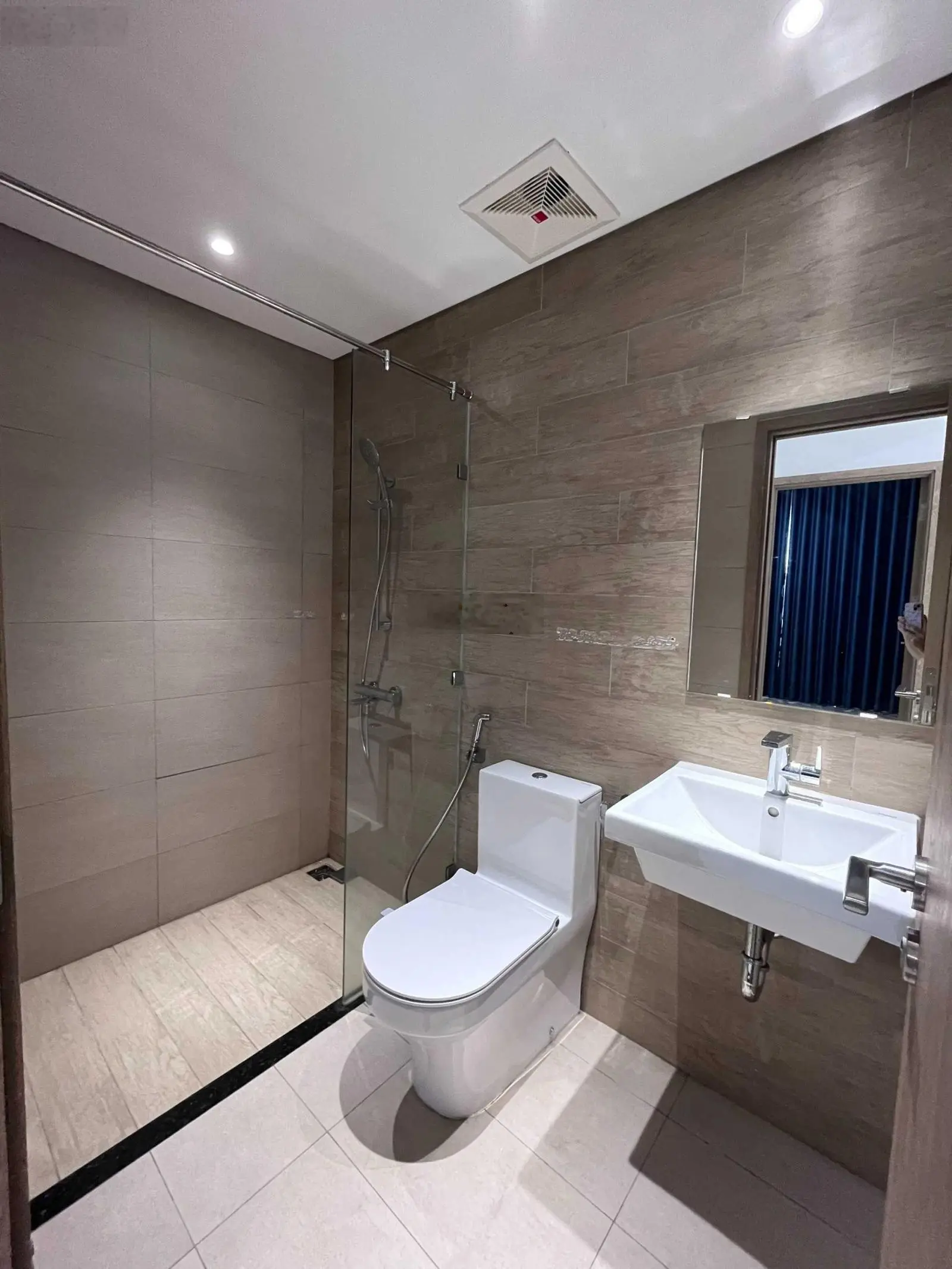 Celadon City bán căn Diamond Alnata Plus 2PN 88.8m2 giá 4,966 tỷ, có 2 ban công siêu đẹp, giá tốt