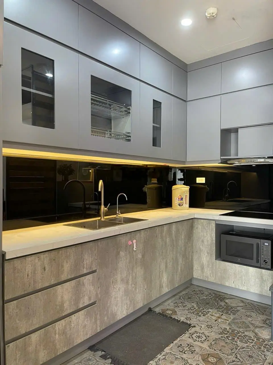 Bán căn hộ tầng cao tòa A2, 79m2, 2 ngủ đã cải tạo rất đẹp tại Vinhomes Gardenia. LH: 0398 195 ***