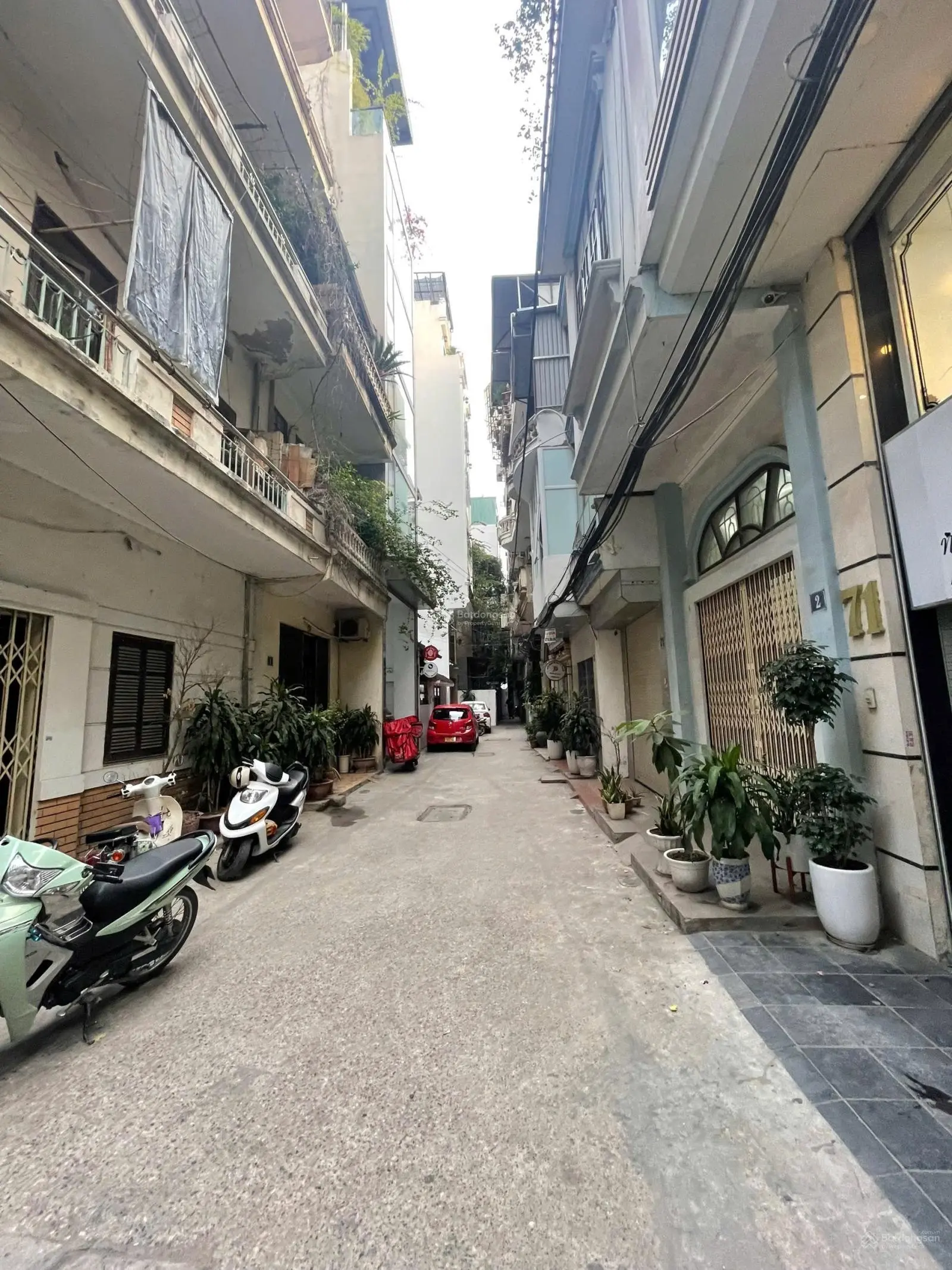 Bán Gấp Nhà Phố Víp Thái Hà Ngõ Thông Ô Tô Đỗ Cửa Diện Tích 58m Nhà 4 Tầng Giá Cực Tốt, Chào 12 Tỷ