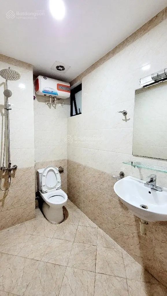 Nhà đẹp - ngọc thuỵ- gần phố - đường rộng - ngõ thông - ô tô đỗ cổng - tiện ích - ở sướng