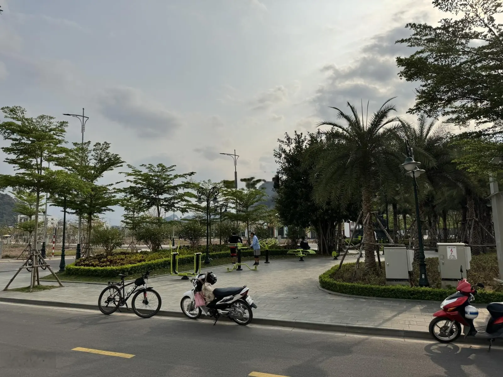 Chính chủ bán lô góc 2 mặt tiền view vườn hoa Appolo - dự án Picenza Sơn La. Đã có bìa đỏ