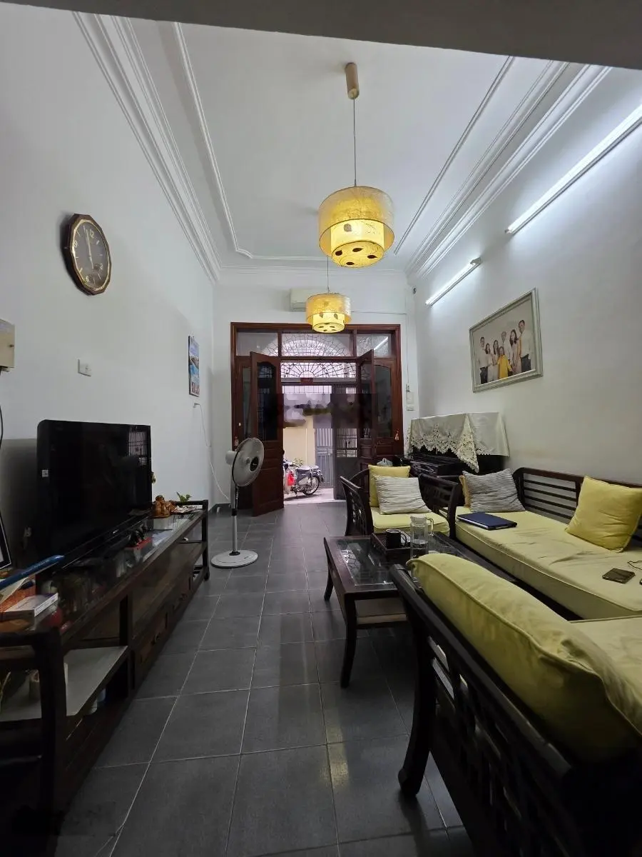 Bán nhà riêng Tây Sơn, Đống Đa. Ô tô vào nhà, kinh doanh, sát mặt phố. 70m, mặt tiền 3.8m, 4p ngủ