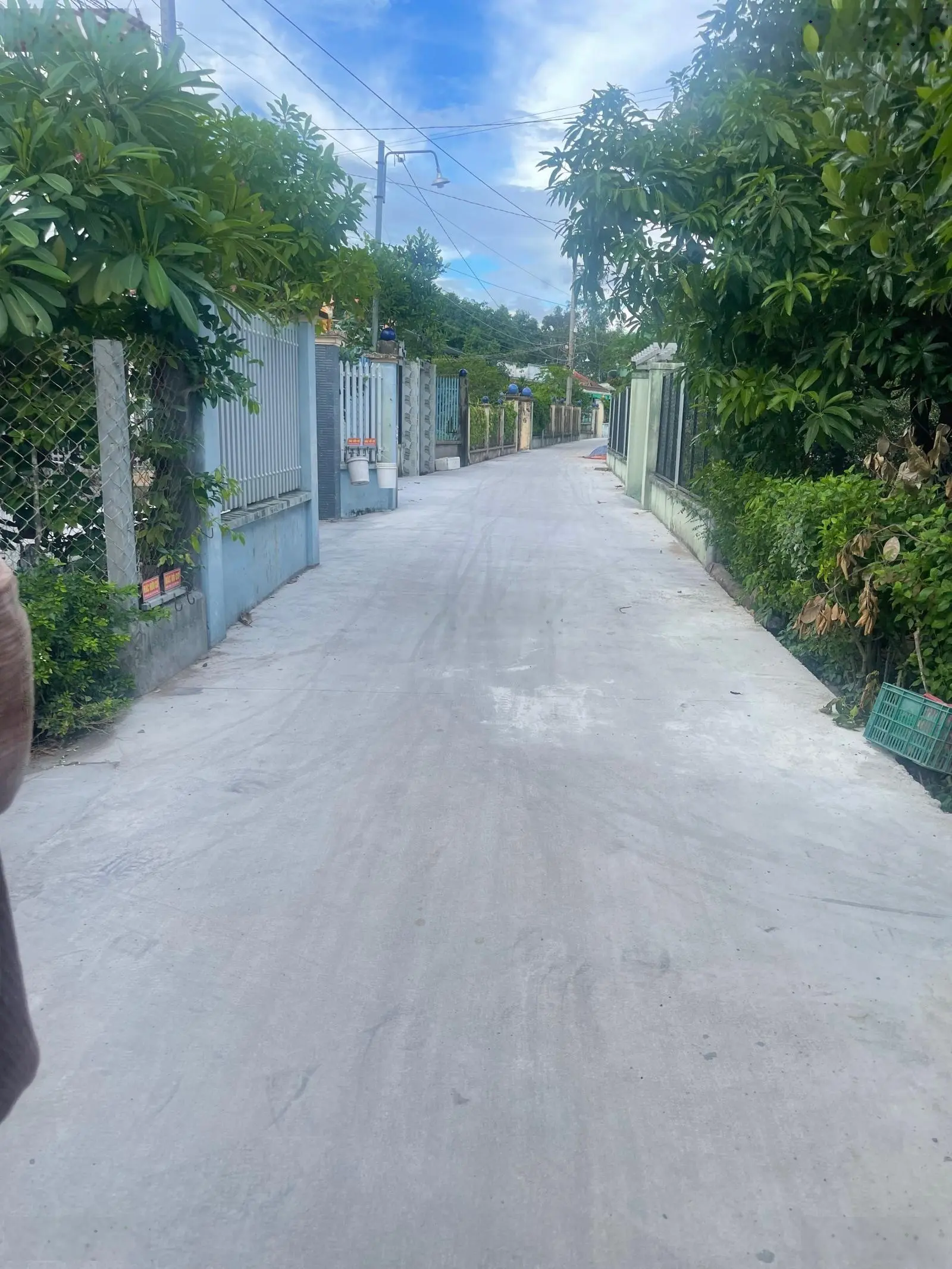 Cần bán nhà 1tr1 lầu sổ hồng riêng CC sang tên 2 tỷ 150 Thạnh Phú Vĩnh Cửu Đồng Nai LH 0931 534 ***