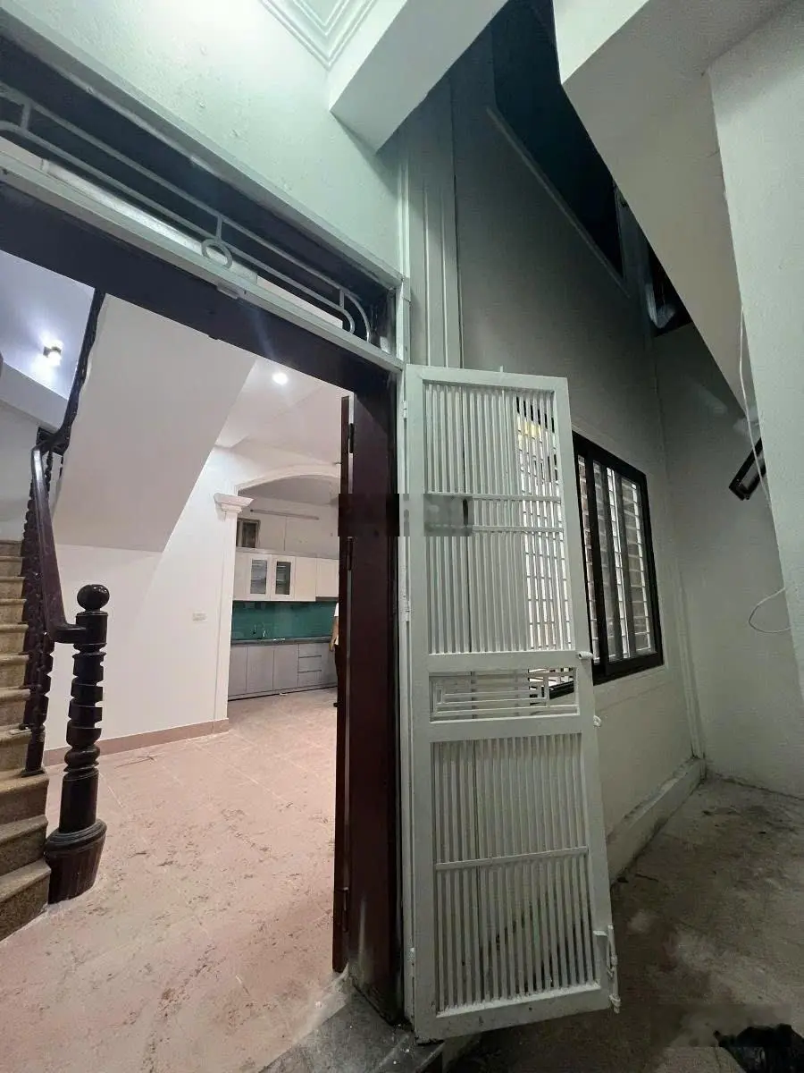 Bán nhà ngõ 61 Giang Văn Minh, thông Đội Cấn 36m2x5T, MT4.5m, nhà mới full NT, gần phố, bãi ôtô