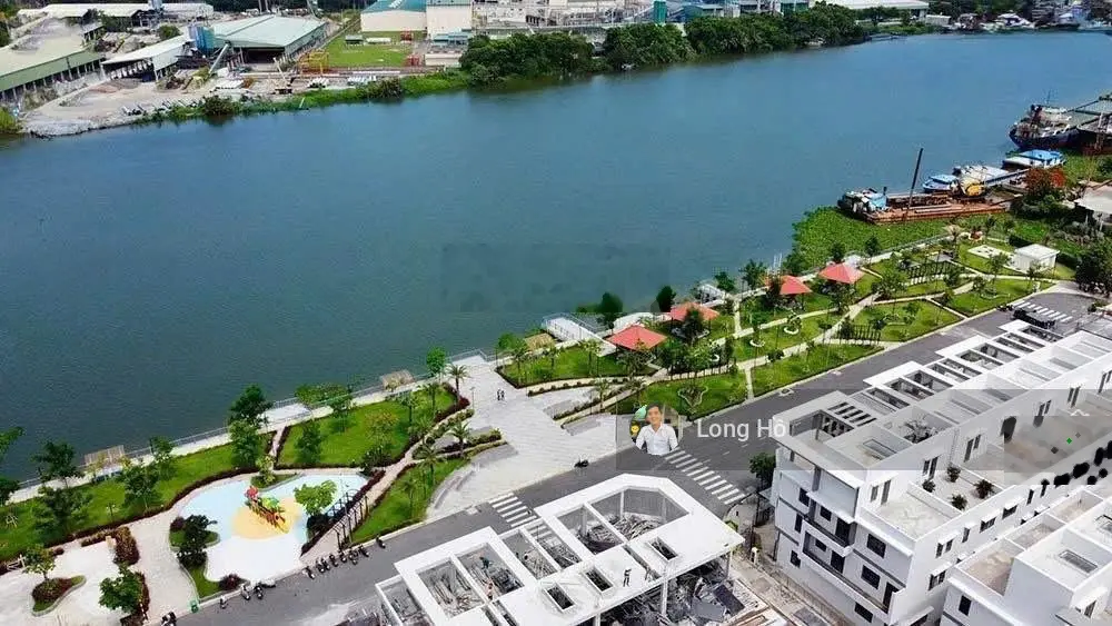 Bán gấp căn nhà phố trục chính, KĐT ven sông The Pearl Bến Lức, sổ hồng riêng 3,29 tỷ