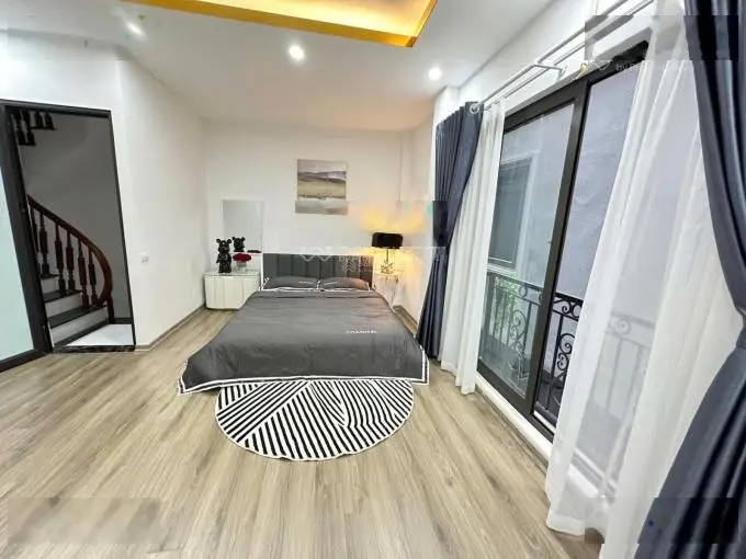 Hạ giá rồi! Bán nhà Dịch Vọng Cầu Giấy, 45m2*5T, gần ô tô, gần phố, gần công viên. Chào 7,3 tỷ