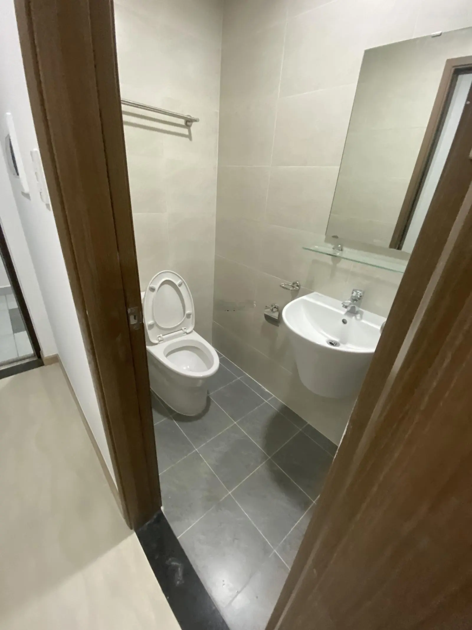 Chủ gửi bán căn 2PN2Wc- 57m2. Tầng trung. View hồ bơi. Bcons garden. Giá 1ty5 bao hết thuế phí