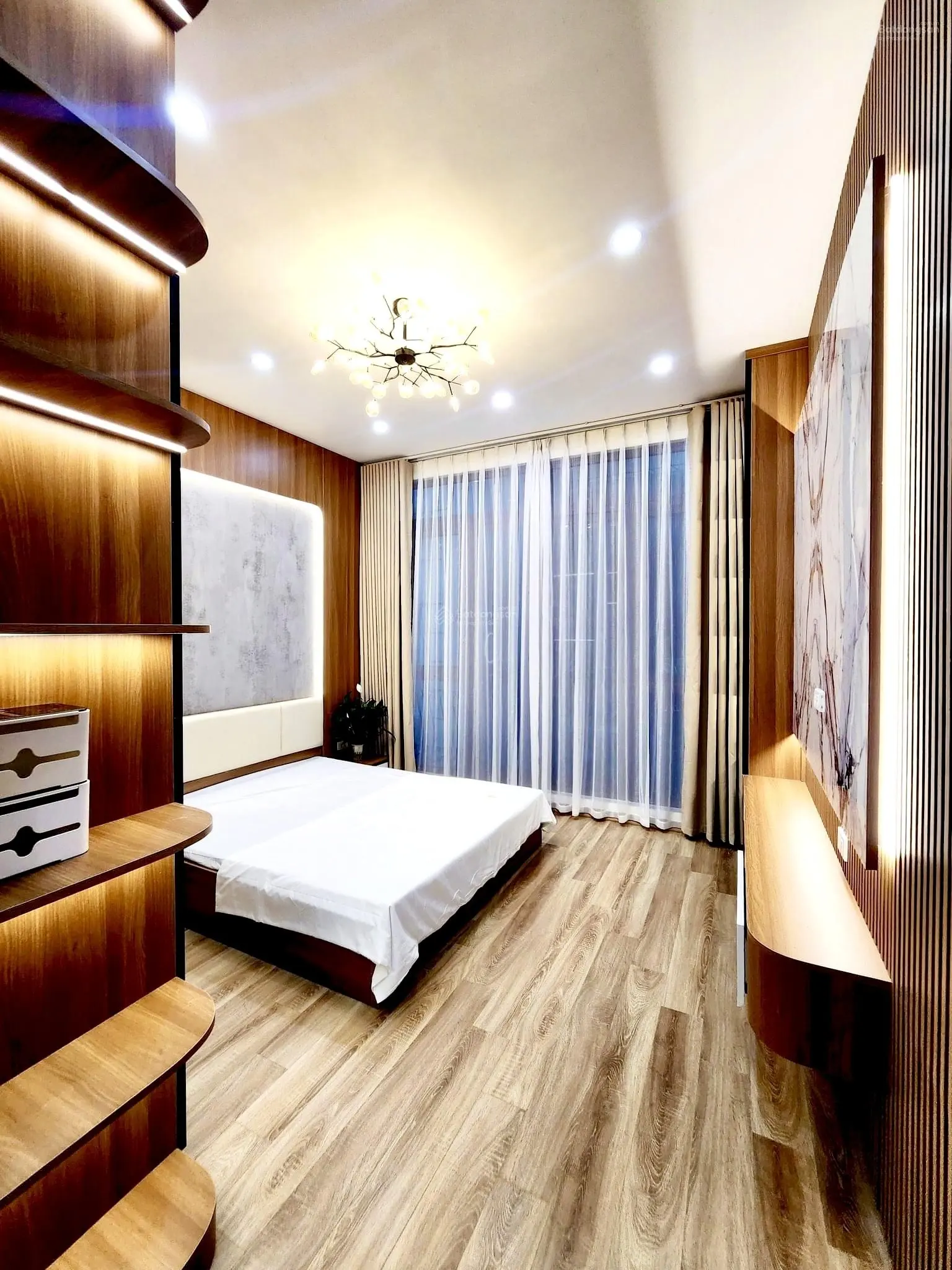 Bán nhà vip, hoàng cầu, ô chợ dừa, đống đa. full nội thất xịn, ô tô đỗ trong nhà