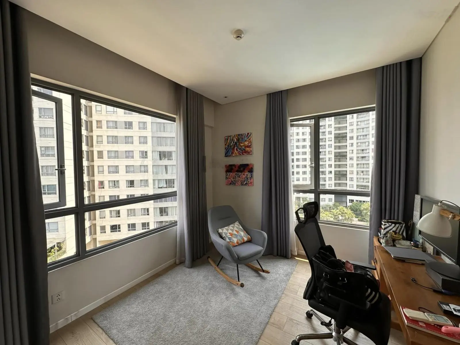 (Bán gấp) Căn hộ 2 phòng ngủ full nội thất view 3 hồ bơi lớn giá siêu tốt tại Đảo Kim Cương Q2