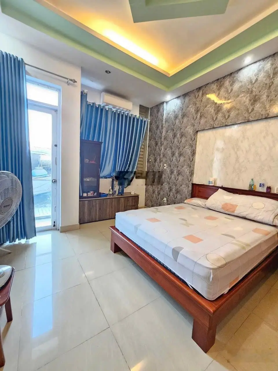 Bán gấp căn nhà ngay chợ Bình Chánh 5x20 đang cho thuê bán cửa hàng điện nước 20tr/tháng giá 1tỷ125