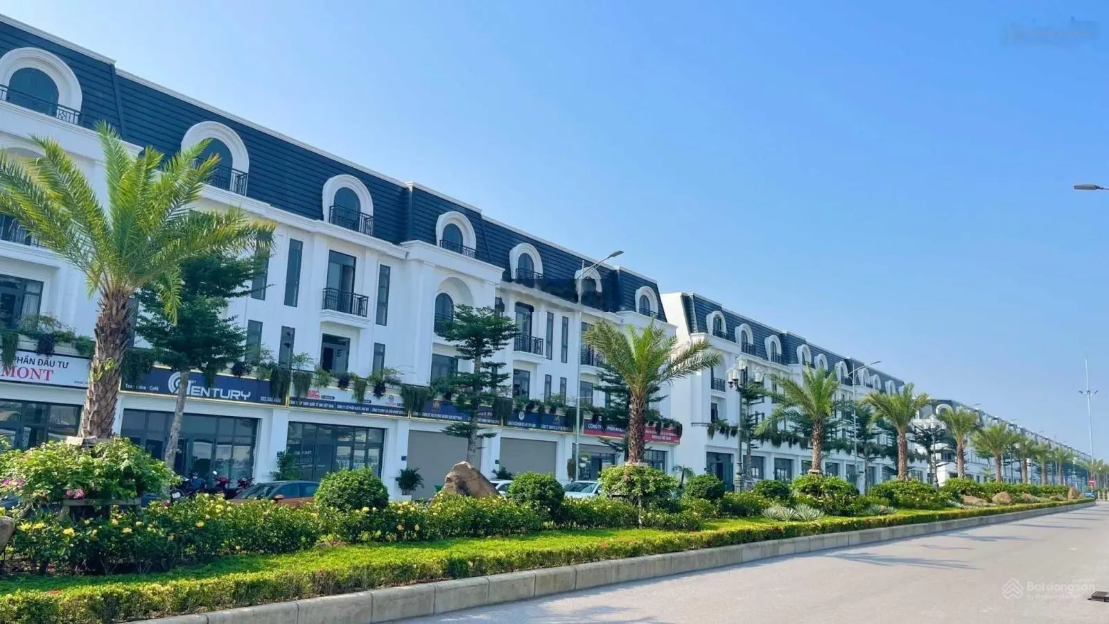 Cắt lỗ sâu căn shophouse 108m2 ngay cổng chính vào tại dự án Crown Villas Thái Nguyên giá nhỉnh 5ty