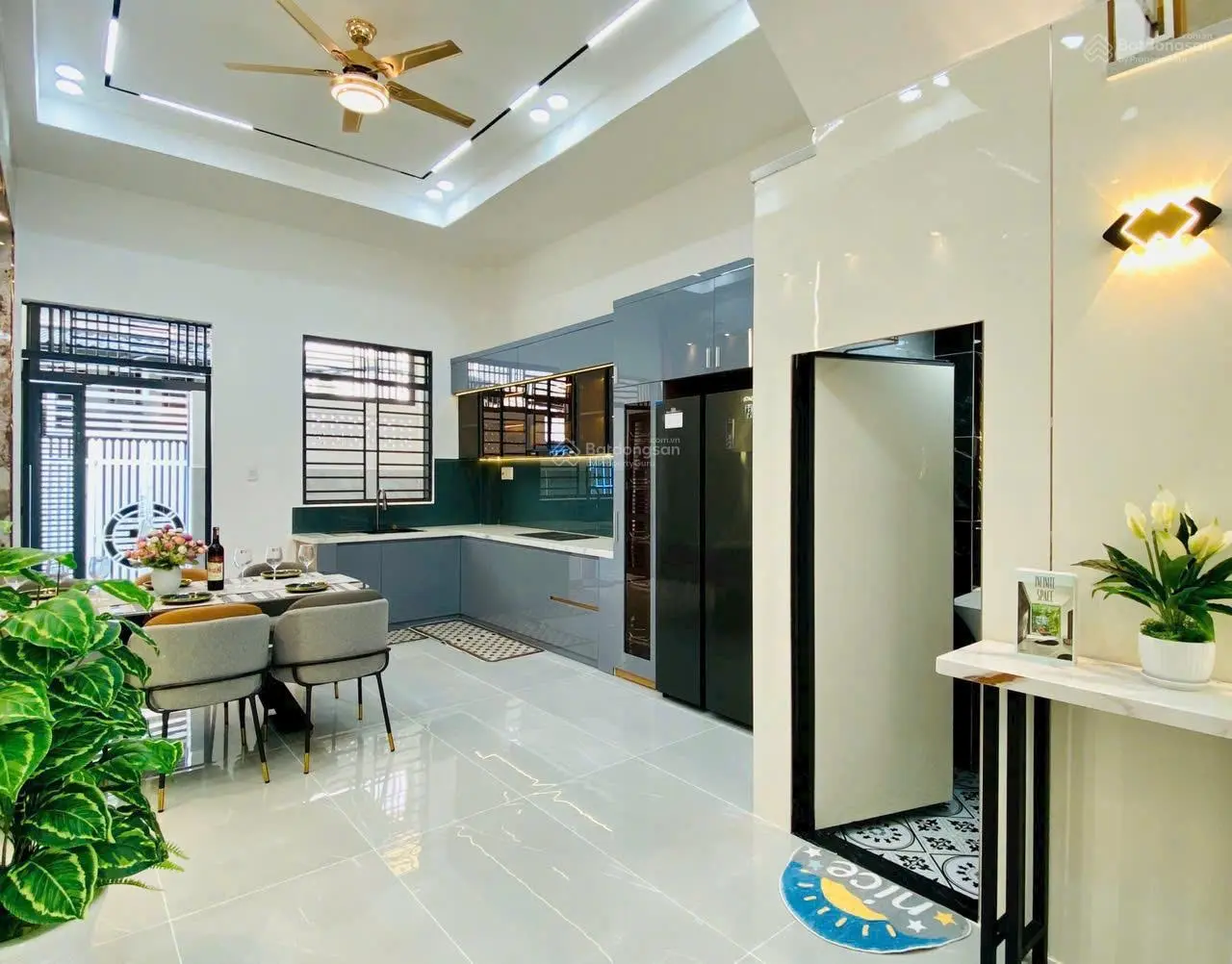 Siêu rẻ! 253 Cách Mạng Tháng 8, P12, Quận 10, DT: 71m2, sổ hồng riêng chính chủ