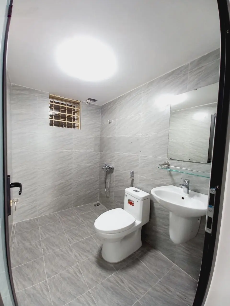Bán căn hộ chung cư Nơ 1A Linh Đàm sổ đỏ 81m2 có 3 phòng ngủ, ban công view hồ