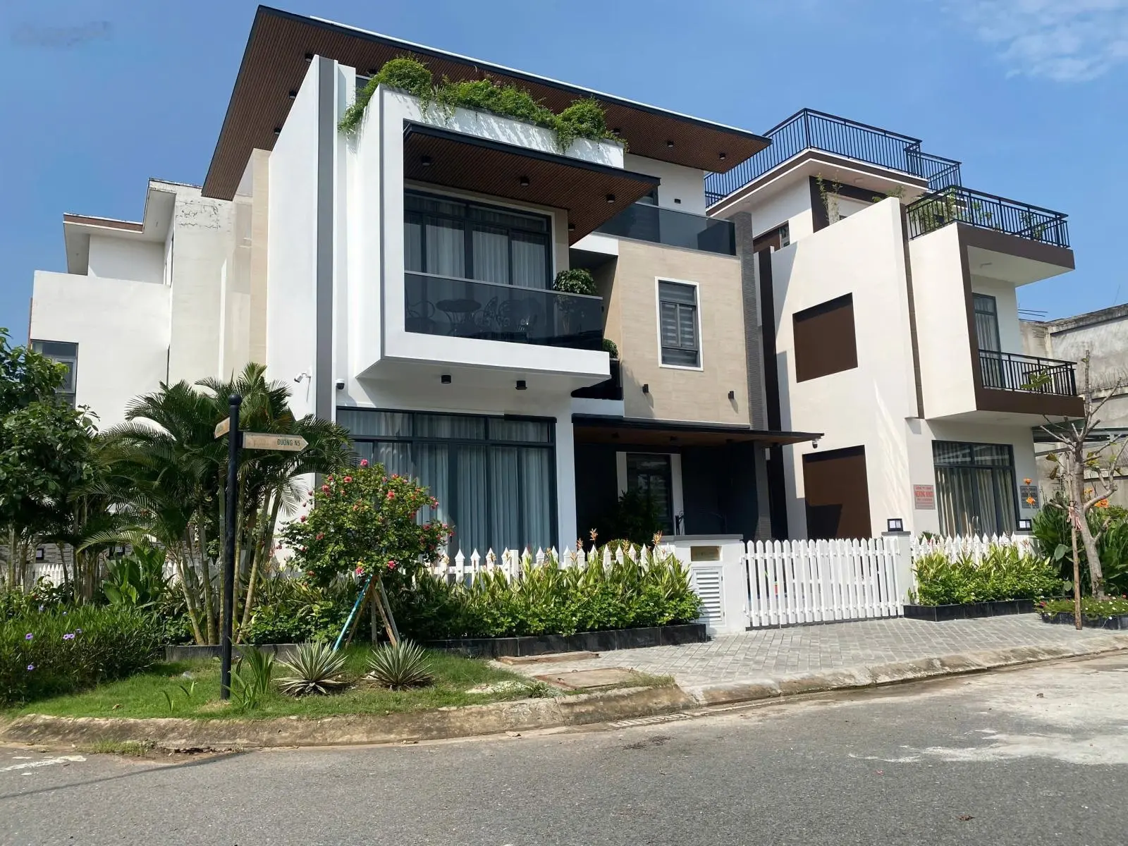 Bán căn gốc biệt thư view sông 163m2 giá 2 tỷ 850 công chứng sang tên