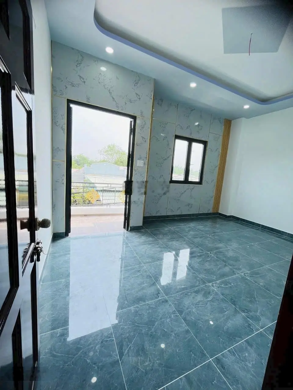 Nhà mới xây, ngay ủy ban xã Qui Đức (5,2 x 16)m 1 lầu 3,9 tỷ. Đường nhựa khu phân lô