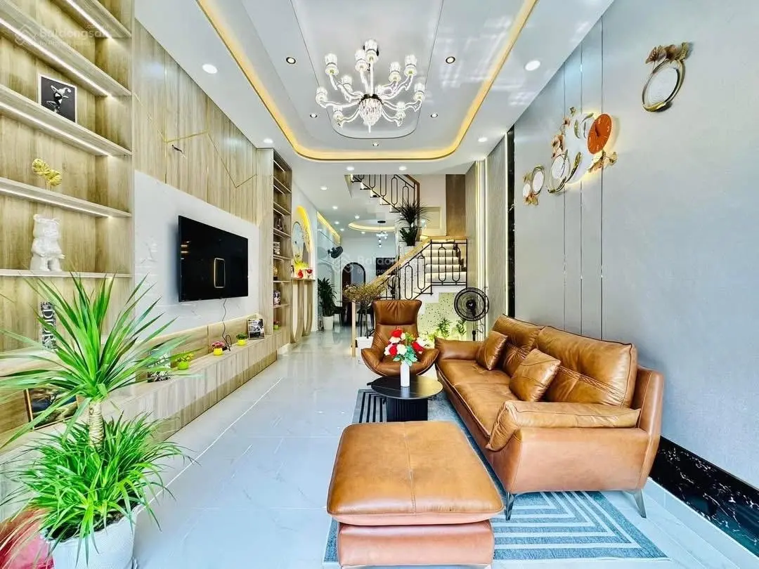 Cô chú chủ nhà cần bán nhà Võ Thị Sáu, Q3, sẵn HĐ thuê KD tốt 18tr/th, 72m2, sổ hồng riêng