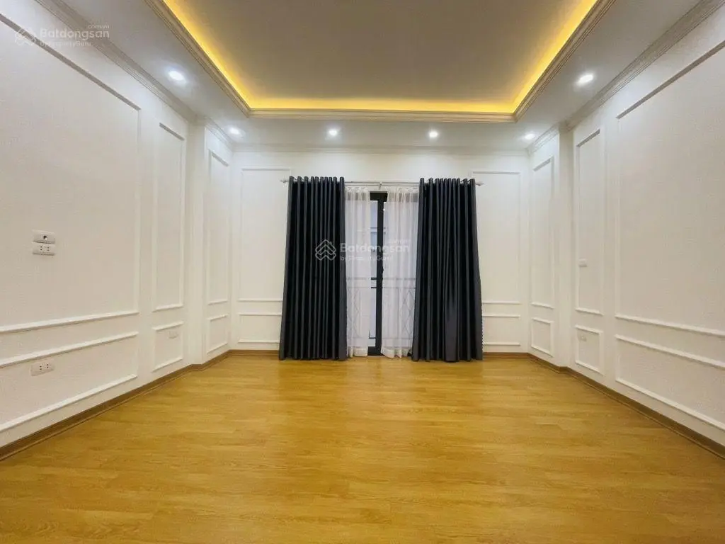 Bán nhà siêu đẹp Cầu Giấy, 6 tầng, thang máy, ngõ nông, gần phố,dt 30m2, mt rộng 4.6m, 4pn