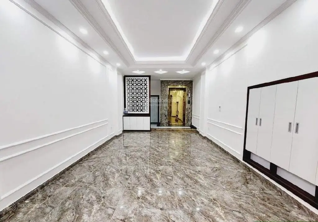 Bán nhà 6 tầng Nguyễn Khánh Toàn, nhà mới tinh thang máy 10 ra mặt phố, 38,6 m2, giá 10,9 tỷ