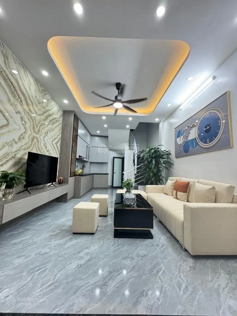 Nhân Chính nhà đẹp như khách sạn 5 tầng, 5 tỷ nhỉnh xe ba gác vào ngõ 5m full nội thất chủ tặng