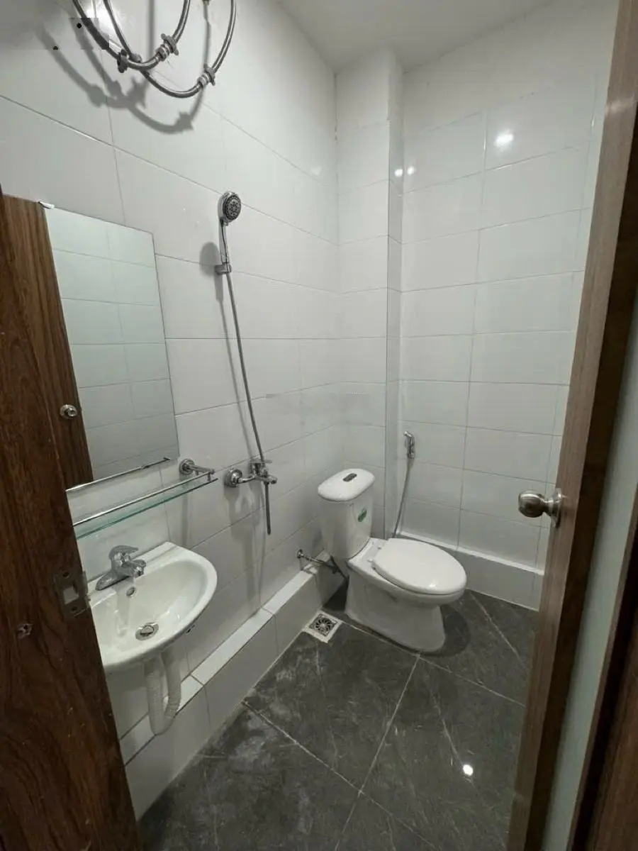 Siêu phẩm nhà ngõ văn hương .dt 56m2. 4 tầng. 3.3m mặttiền . 9.9 tỷ. đống đa. dòng tiền ổn định.
