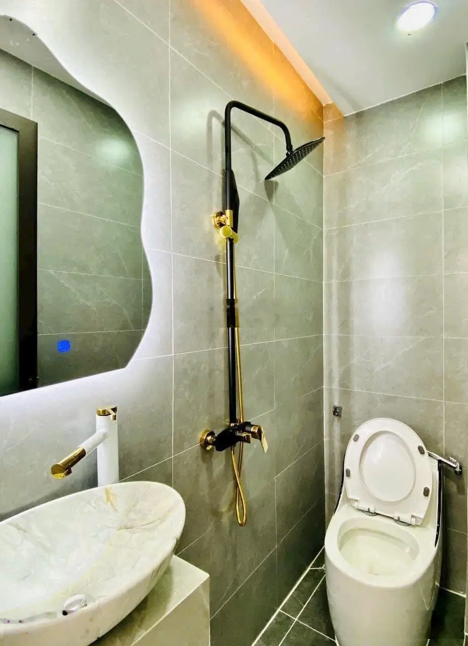 Chủ ngộp cuối năm cần ra gấp căn nhà đường Hoàng Diệu, Quận 4 - 44m2/ SHR - Giá chỉ 3 tỷ 200.
