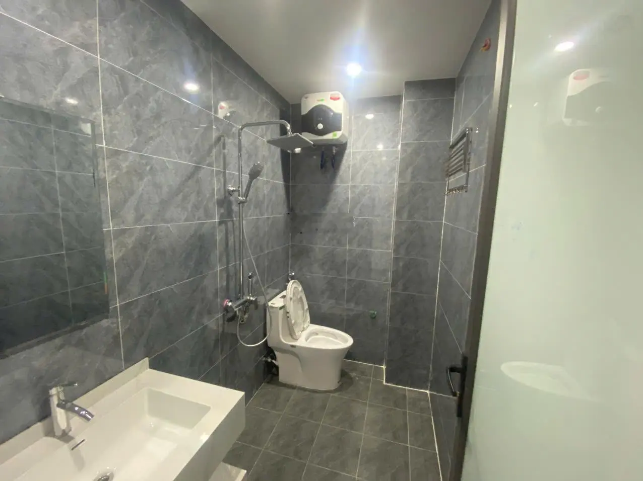 2.55 tỷ có nhà độc lập, 3,5 tầng, gara xe máy tại Cái Tắt - An Đồng - An Dương. Ngay ngã 6 Cơ Điện