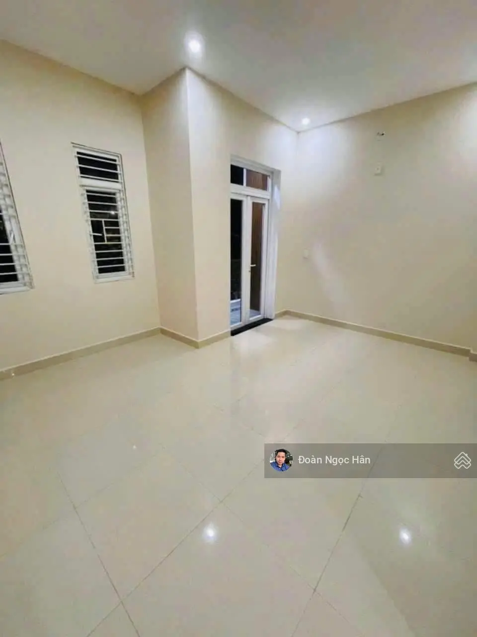 Nhà 2 tầng - gần biển Hoà Minh