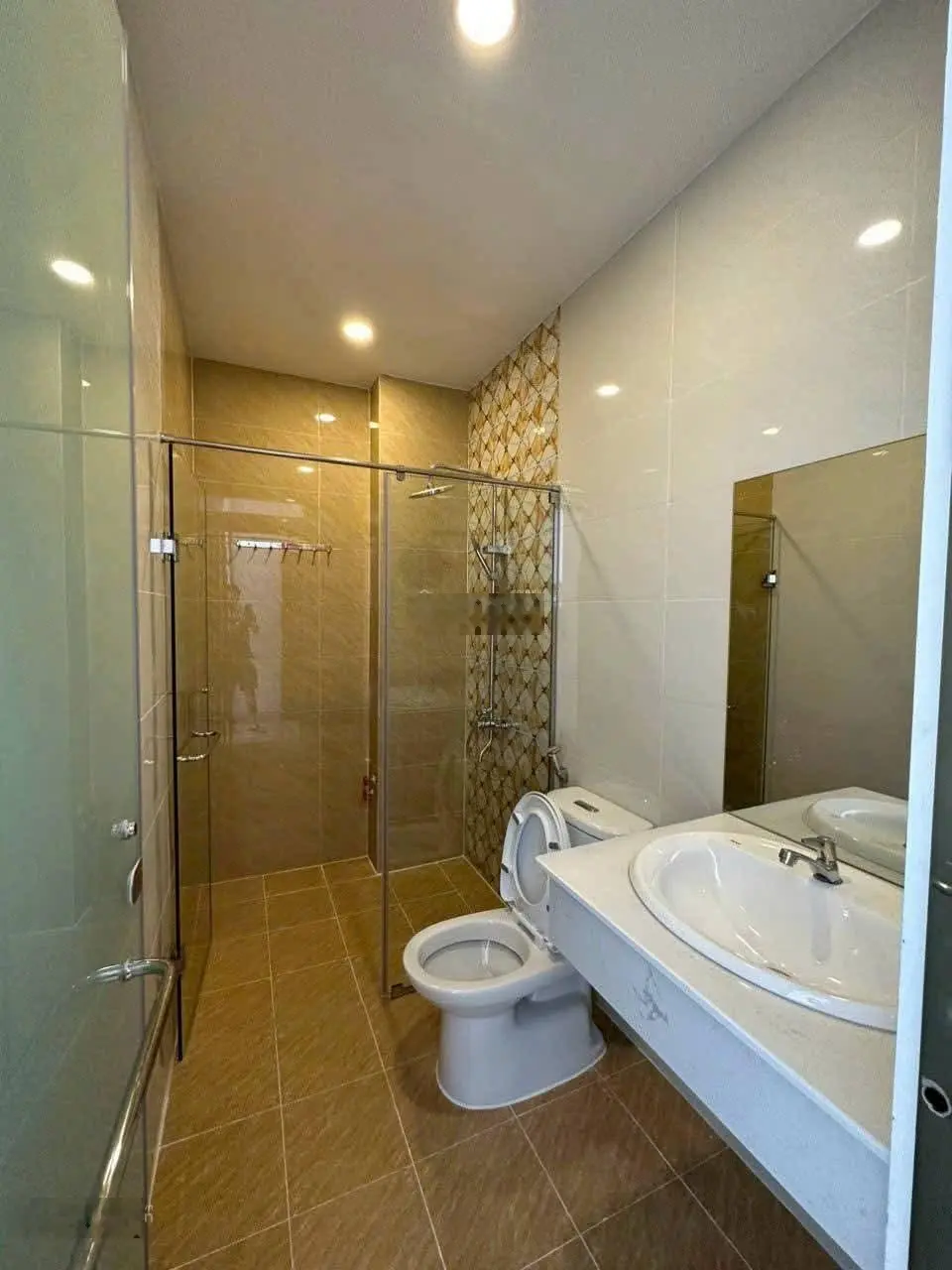 Chính chủ bán nhà còn HĐ thuê đường Lý Nam Đế, p7, Q11, gần Bệnh viện Chợ Rẫy, giá 2tỷ680 DT 82m2