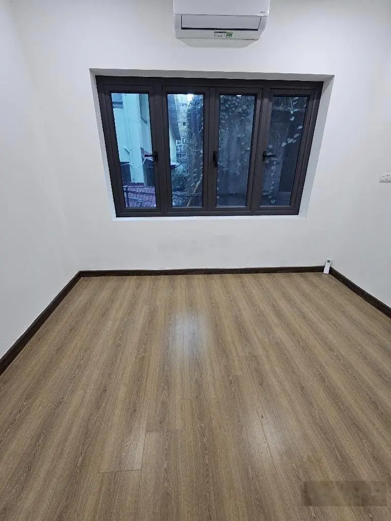 Bán Nhà Hồng Mai Đầu Bạch Mai_ÔTô Đỗ Cổng_Vài Bước Ra Phố_39m2 / 3Tầng_ Hơn 5 Tỷ