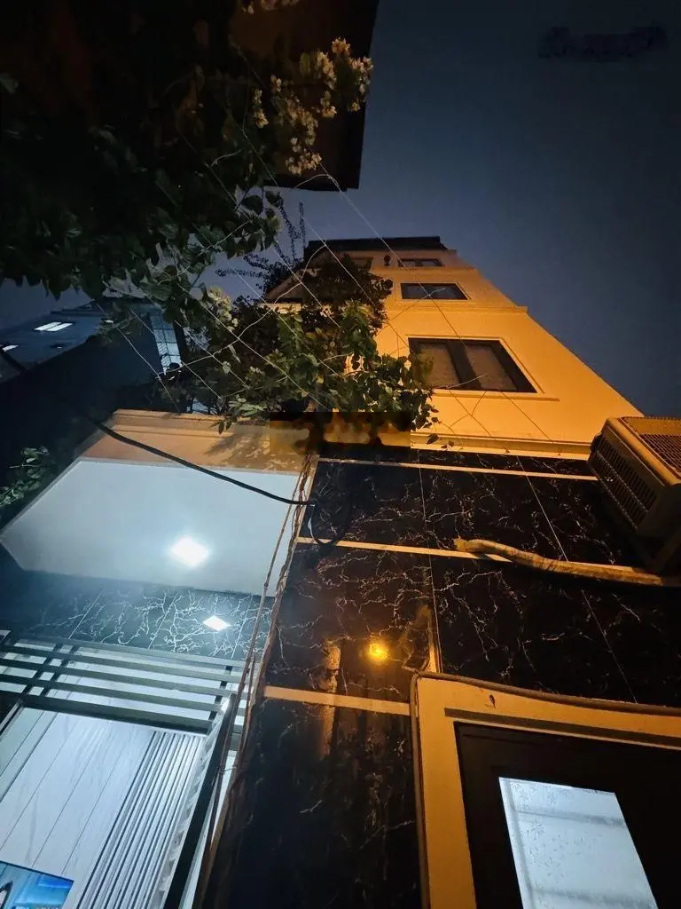 Bán nhà phố Minh Khai - 5 tầng đẹp long lanh - chỉ 200 triệu/m2