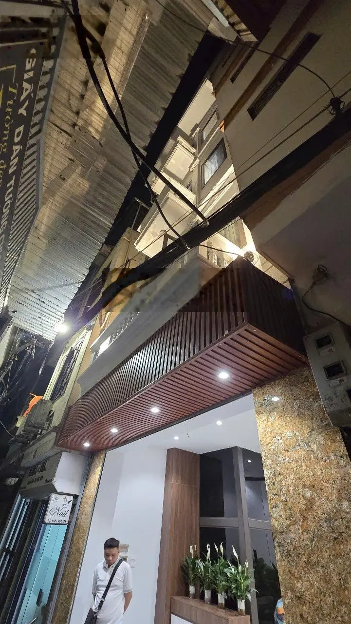 Nhà ngõ Khâm Thiên, 5 tầng có thang máy chỉ 100m ra hồ giá nhỉnh 7 tỷ đồng