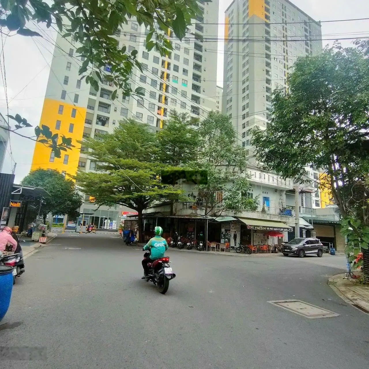 Góc 2 mặt tiền - view 3 mặt tiền sát cổng chung cư Bicons ngang 19m MT sâu 10m full thổ cư