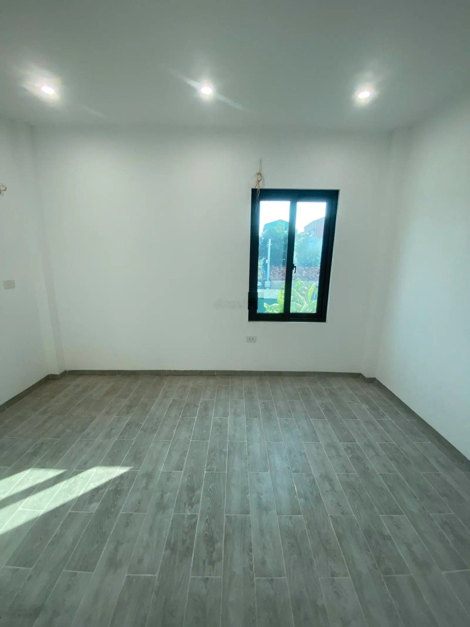 Bán nhà 4 tầng* 41m2 cực đẹp. Cách Vành Đai 35 chỉ 1km. Ra ĐL Thăng Long 3p. Gần Mỹ Đình, các KDT