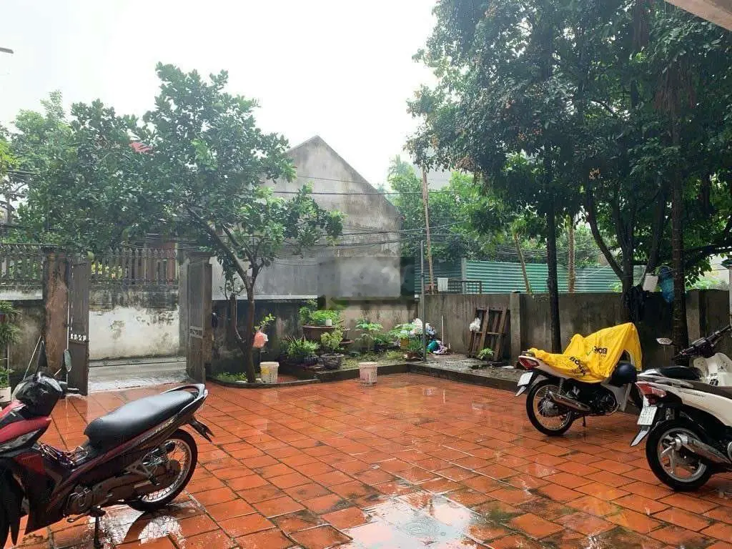 MẶT PHỐ- BIỆT THỰ SIÊU ĐẸP - ÔTÔ ĐỂ TRONG SÂN 5 CÁI - AN CƯ NGHỈ DƯỠNG