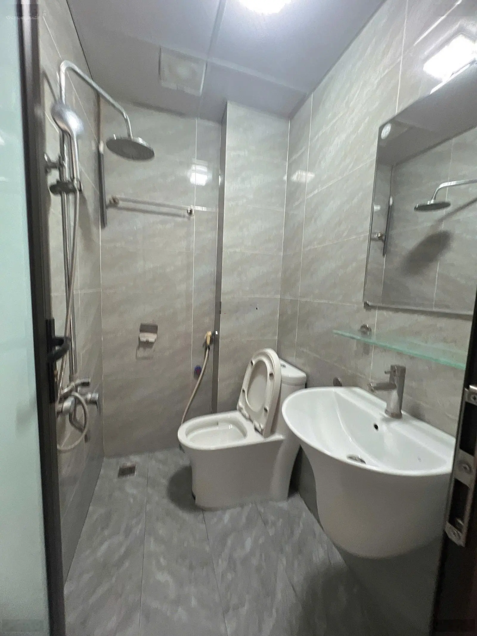 Chỉ 2 tỷ có ngay nhà mới 3T*32m2, ngõ rộng ô tô đỗ cửa. Gần chợ, trường, cách trung tâm Hà Đông 5km