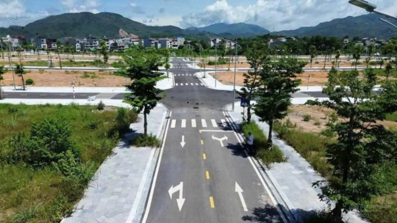 Bán lô đất nền diện tích 267,5m2, MT 10.5m tại Phố Chợ Lương Sơn, giá 14.7 tỷ, sổ đỏ riêng