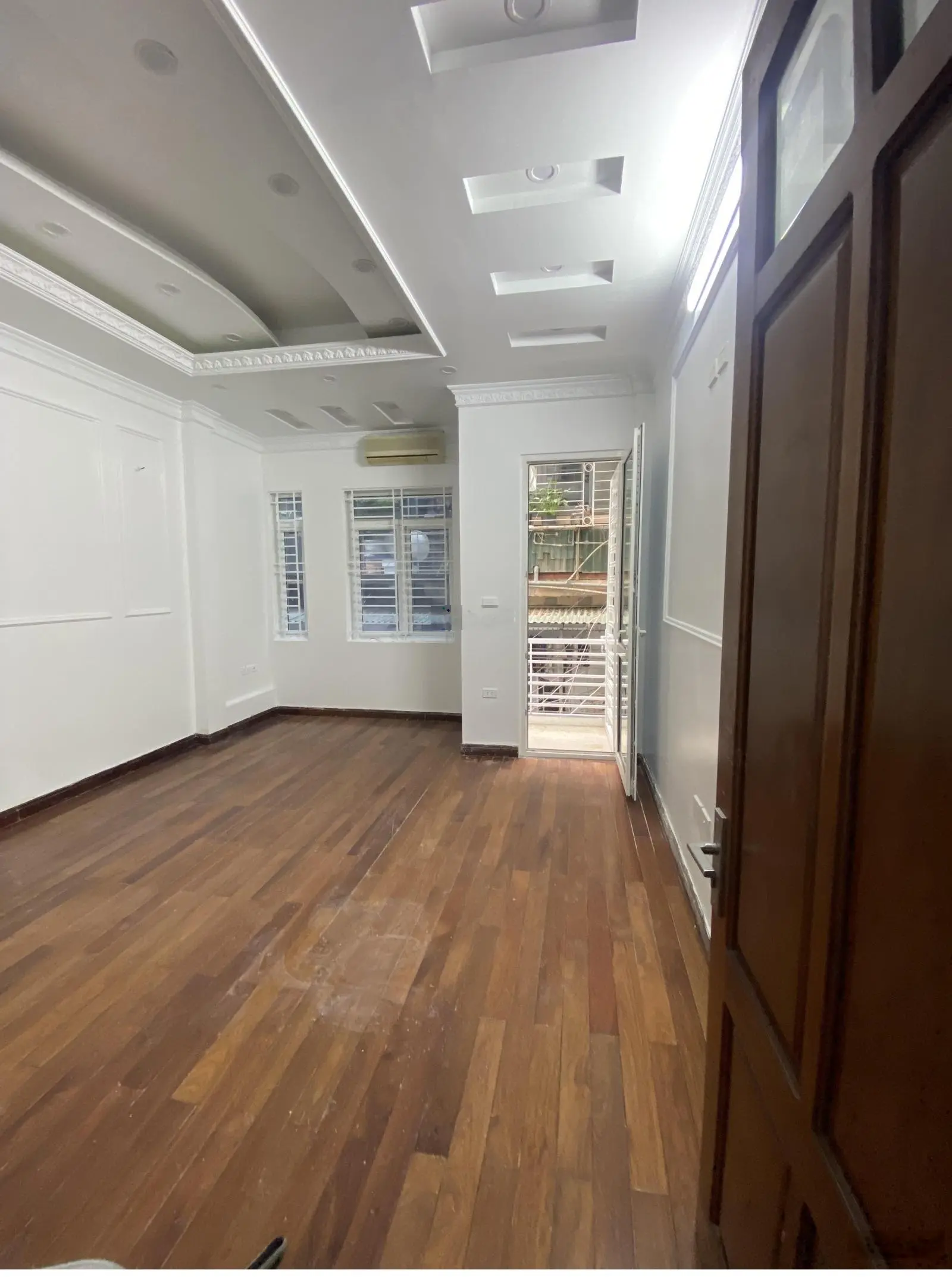 Bán nhà phân lô Thái Hà. DT 47m2*5 tầng. MT 4m. ĐN. Ô tô vào nhà. Tiện KD. Sổ vuông. Giá 19,5 tỷ