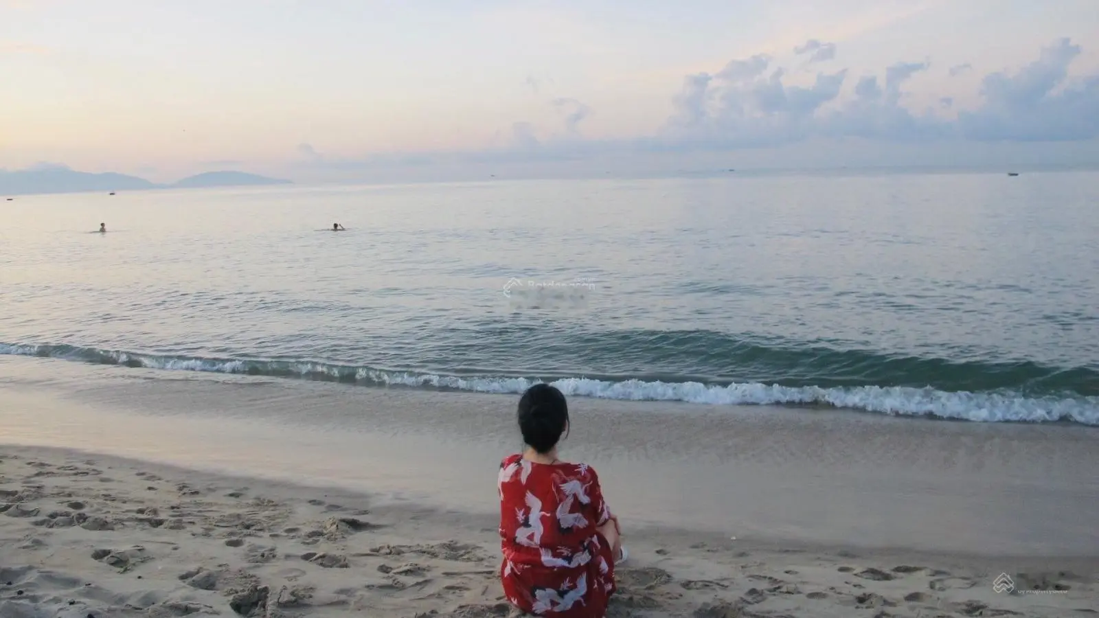Bánđất nền ven biển sổđỏ lâu dài