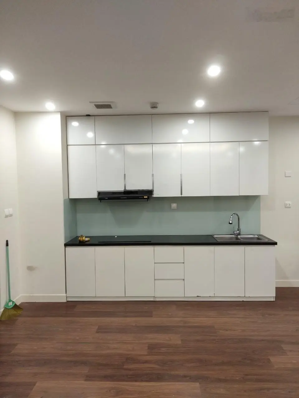 Chính chủ bán căn hộ Gold Tower, DT 141m2, nội thất cơ bản, giá 9 tỷ
